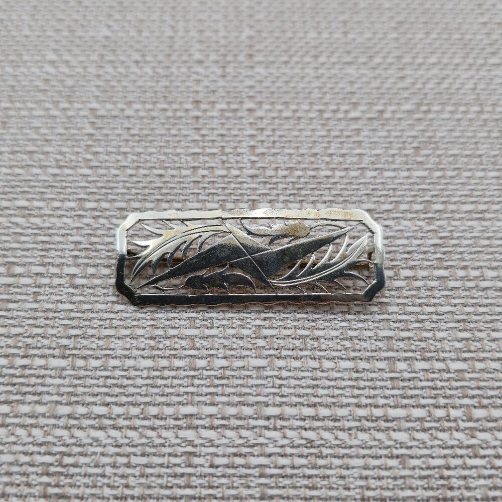 800 Silver Tarnished Floral Pattern Pin Brooch B720